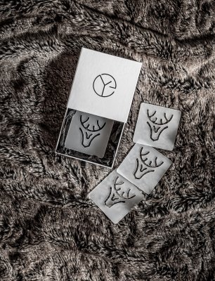 Zoom bild av glasunderlägg present box