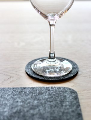 Zoom bild av EPYC Square Dark Grey glasunderlägg 