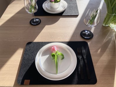 Zoom bild av EPYC Square Black bordstablett